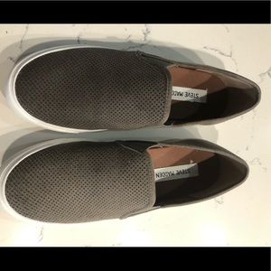 STEVE MADDEN SUEDE SNEAKERS